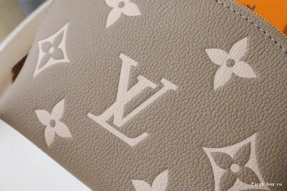 First bag ru Vuitton COSMETIC Louis POUCH 0725